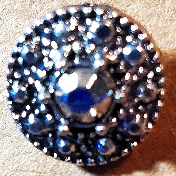 Beautiful jeweled studs. Photos do this pair no justice. - Picture 2 of 2